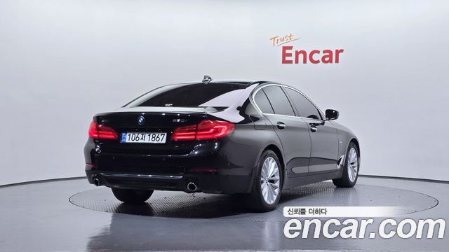 BMW 5-Series 2018 — photo 2