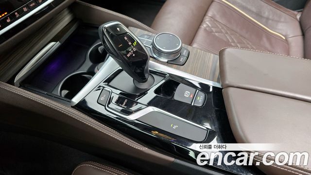 BMW 5-Series 2018 — photo 9