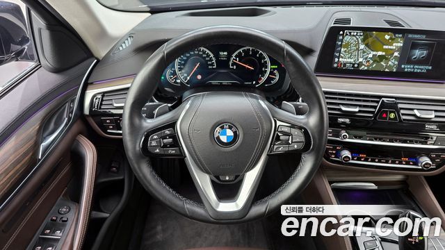BMW 5-Series 2018 — photo 14