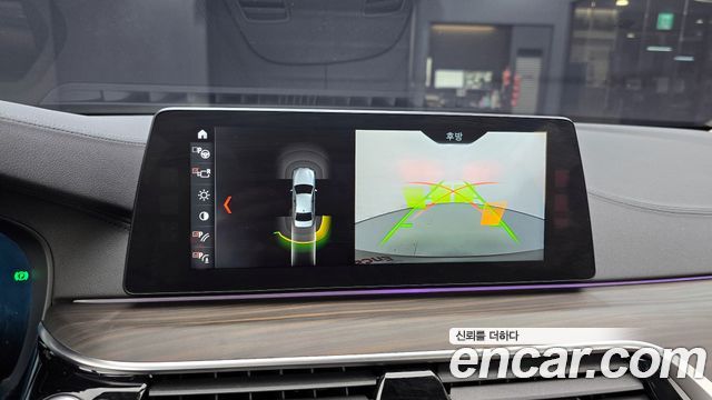 BMW 5-Series 2018 — photo 16