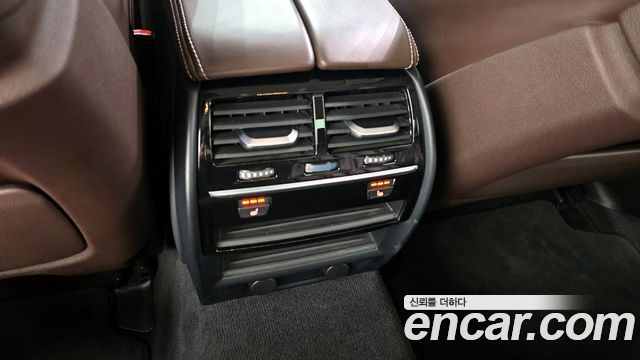 BMW 5-Series 2018 — photo 19