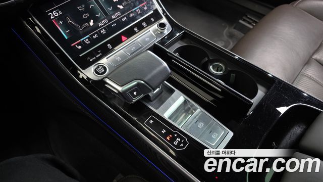 Audi A8 2023 — photo 9