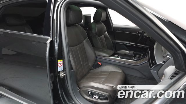 Audi A8 2023 — photo 12