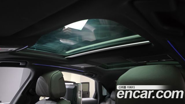 Audi A8 2023 — photo 19