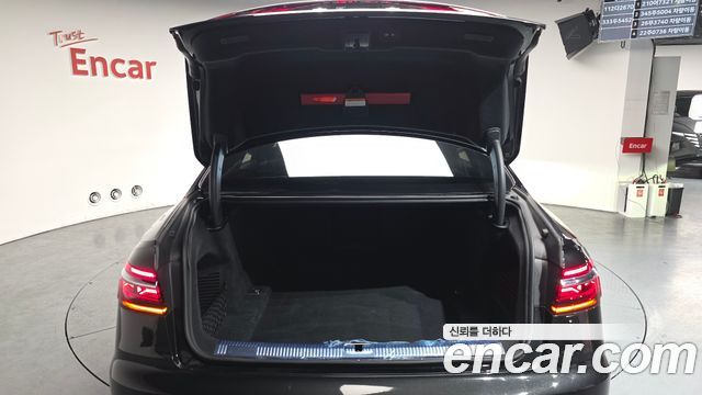 Audi A8 2023 — photo 20