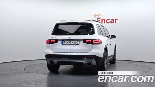 Mercedes-Benz GLB-Class 2021 — photo 4