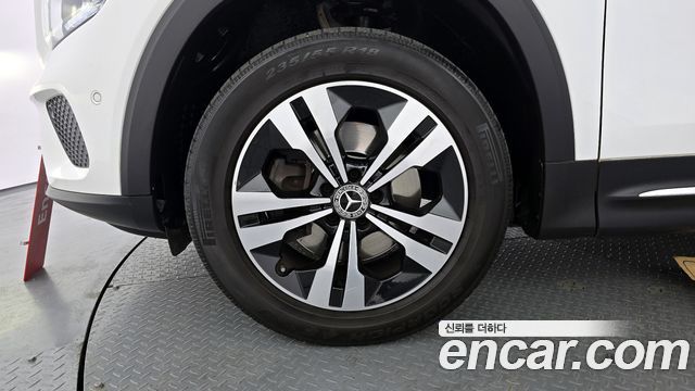 Mercedes-Benz GLB-Class 2021 — photo 5
