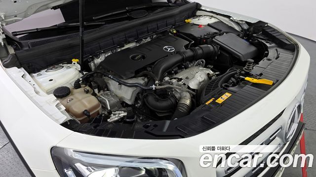 Mercedes-Benz GLB-Class 2021 — photo 6
