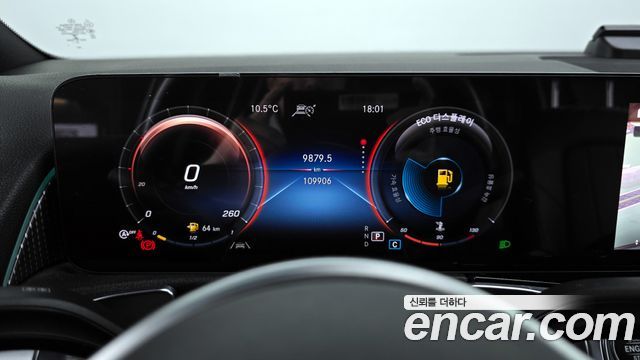Mercedes-Benz GLB-Class 2021 — photo 8