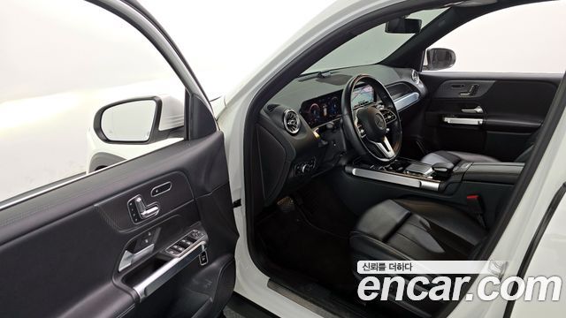 Mercedes-Benz GLB-Class 2021 — photo 10