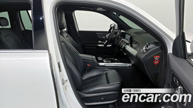 Mercedes-Benz GLB-Class 2021 — photo 11