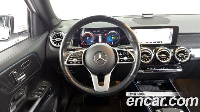 Mercedes-Benz GLB-Class 2021 — photo 13