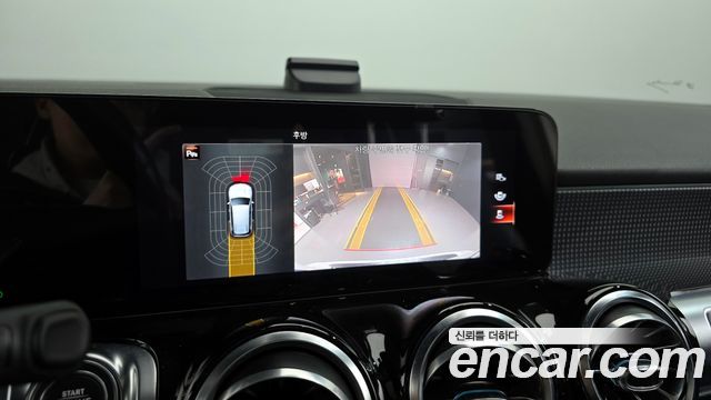 Mercedes-Benz GLB-Class 2021 — photo 15