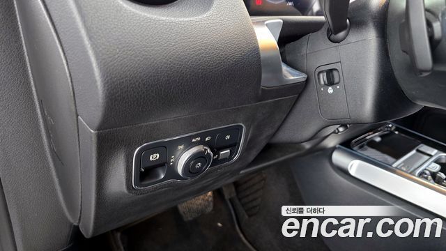 Mercedes-Benz GLB-Class 2021 — photo 17