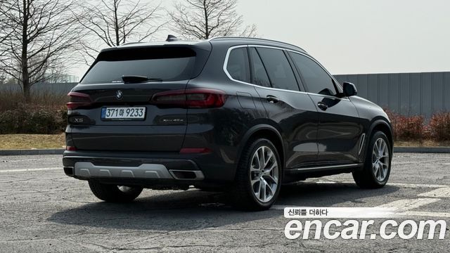 BMW X5 2021 — photo 2