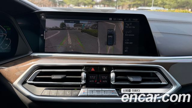 BMW X5 2021 — photo 17