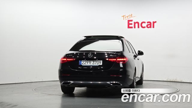 Mercedes-Benz C-Class 2024 — photo 4