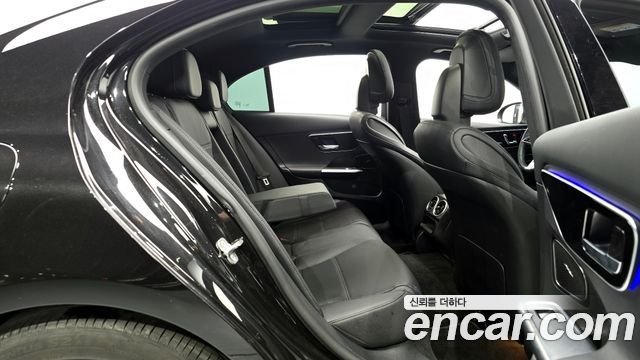 Mercedes-Benz C-Class 2024 — photo 12