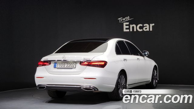 Mercedes-Benz E-Class 2022 — photo 2