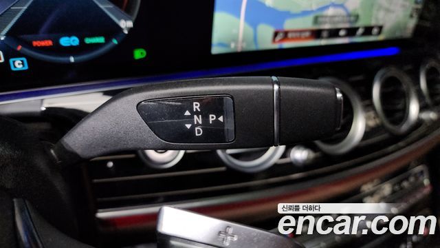 Mercedes-Benz E-Class 2022 — photo 9