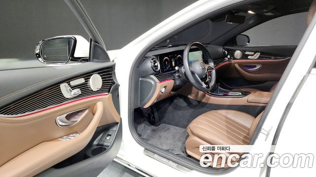 Mercedes-Benz E-Class 2022 — photo 10