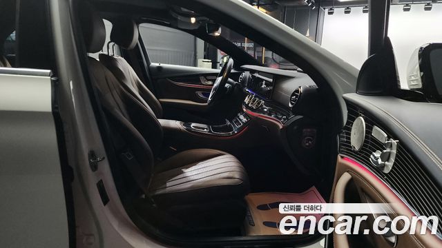 Mercedes-Benz E-Class 2022 — photo 11
