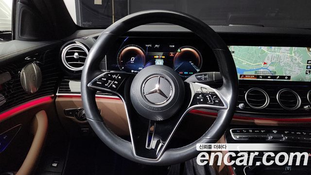 Mercedes-Benz E-Class 2022 — photo 13