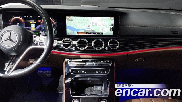 Mercedes-Benz E-Class 2022 — photo 14