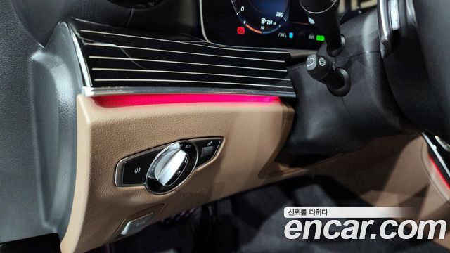 Mercedes-Benz E-Class 2022 — photo 16