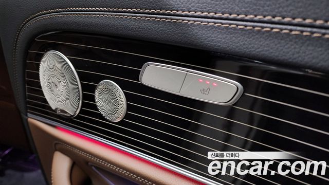 Mercedes-Benz E-Class 2022 — photo 19