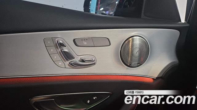 Mercedes-Benz E-Class 2021 — photo 8