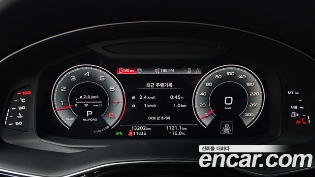 Audi Q8 2023 — photo 8