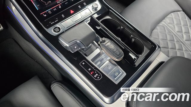 Audi Q8 2023 — photo 9