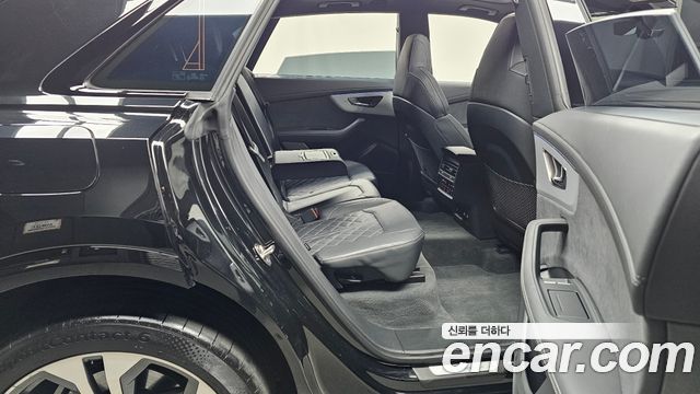 Audi Q8 2023 — photo 12