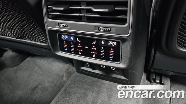 Audi Q8 2023 — photo 18