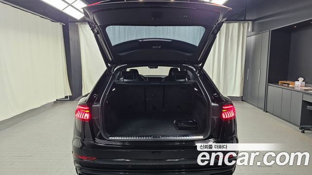 Audi Q8 2023 — photo 20