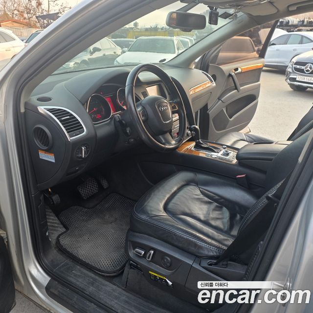 Audi Q7 2010 — photo 9