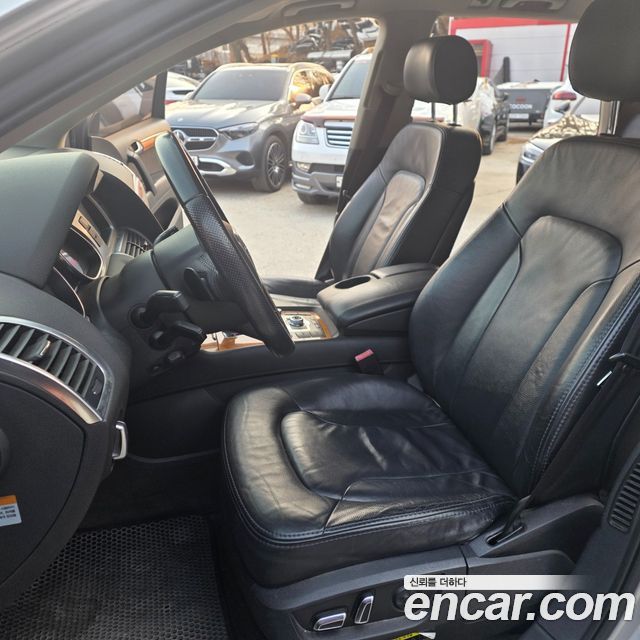 Audi Q7 2010 — photo 10