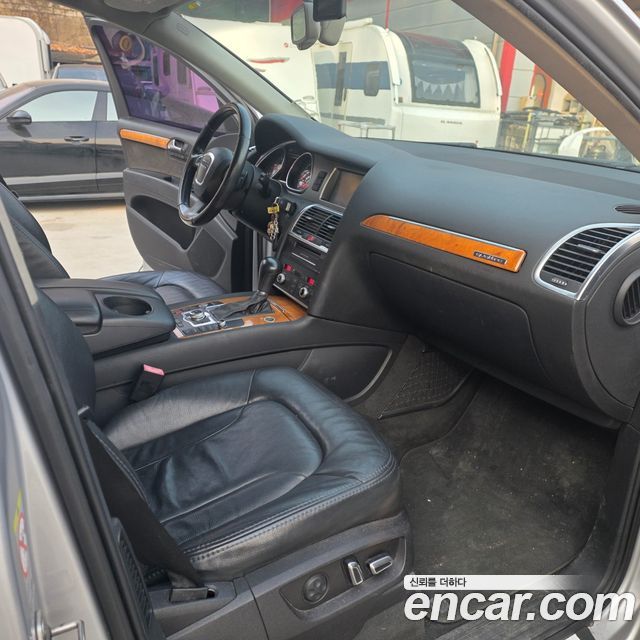 Audi Q7 2010 — photo 12
