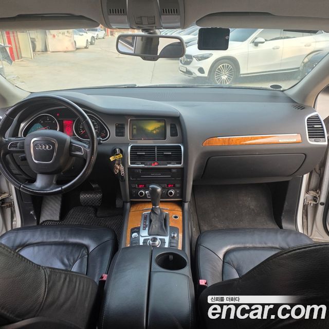 Audi Q7 2010 — photo 14