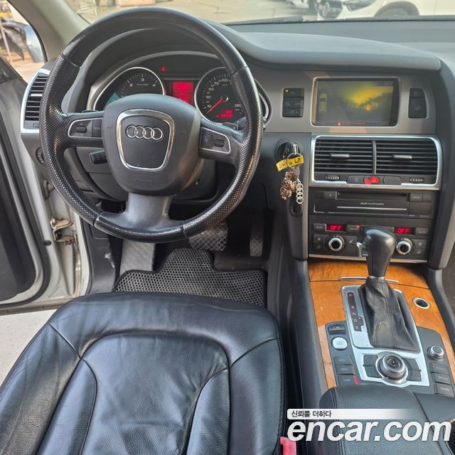 Audi Q7 2010 — photo 15