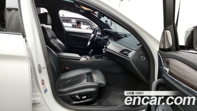 BMW 5-Series 2017 — photo 11