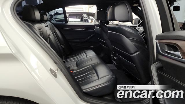BMW 5-Series 2017 — photo 12