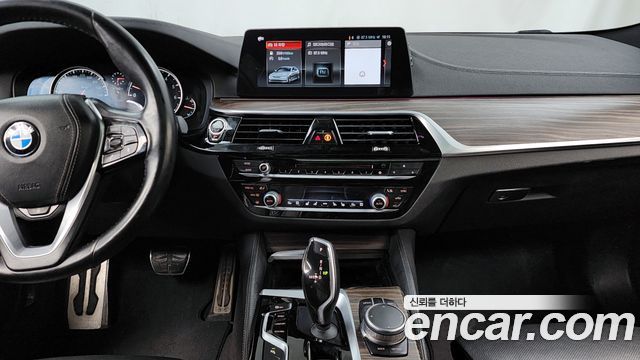 BMW 5-Series 2017 — photo 14
