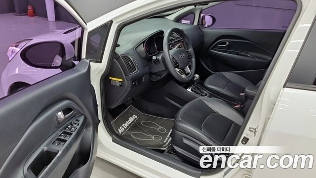 Kia pride 2012 — photo 10