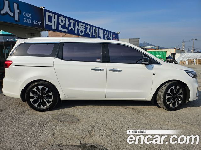 Kia Canival 2019 — photo 3
