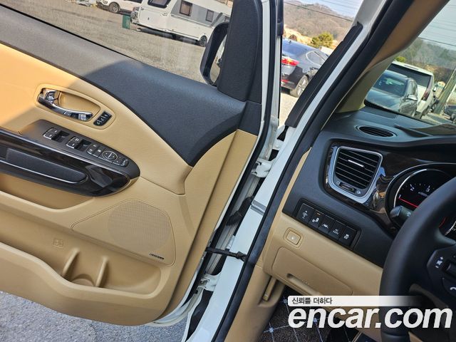 Kia Canival 2019 — photo 14