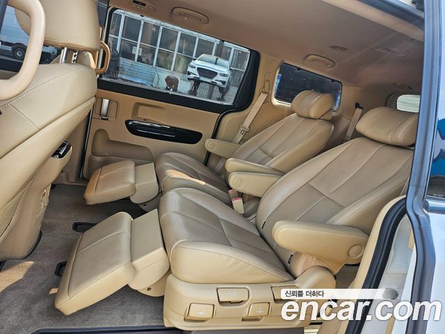 Kia Canival 2019 — photo 16