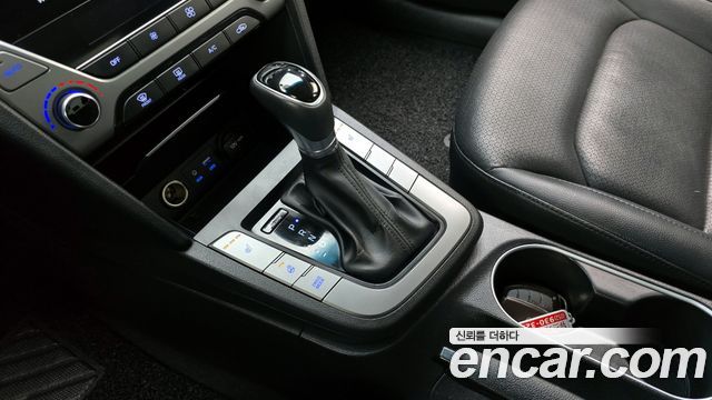 Hyundai AVANTE 2016 — photo 9