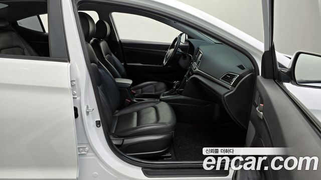Hyundai AVANTE 2016 — photo 10